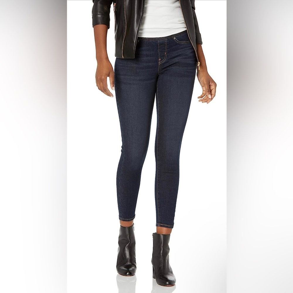 Signature by Levi Strauss Gold Totally Shaping Pull-On Skinny Jeans.